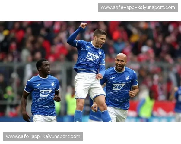 莱茵河畔的蓝色火焰：霍芬海与奥格斯堡的足球史诗